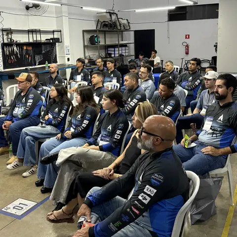 Turma em aula na sede da Nex