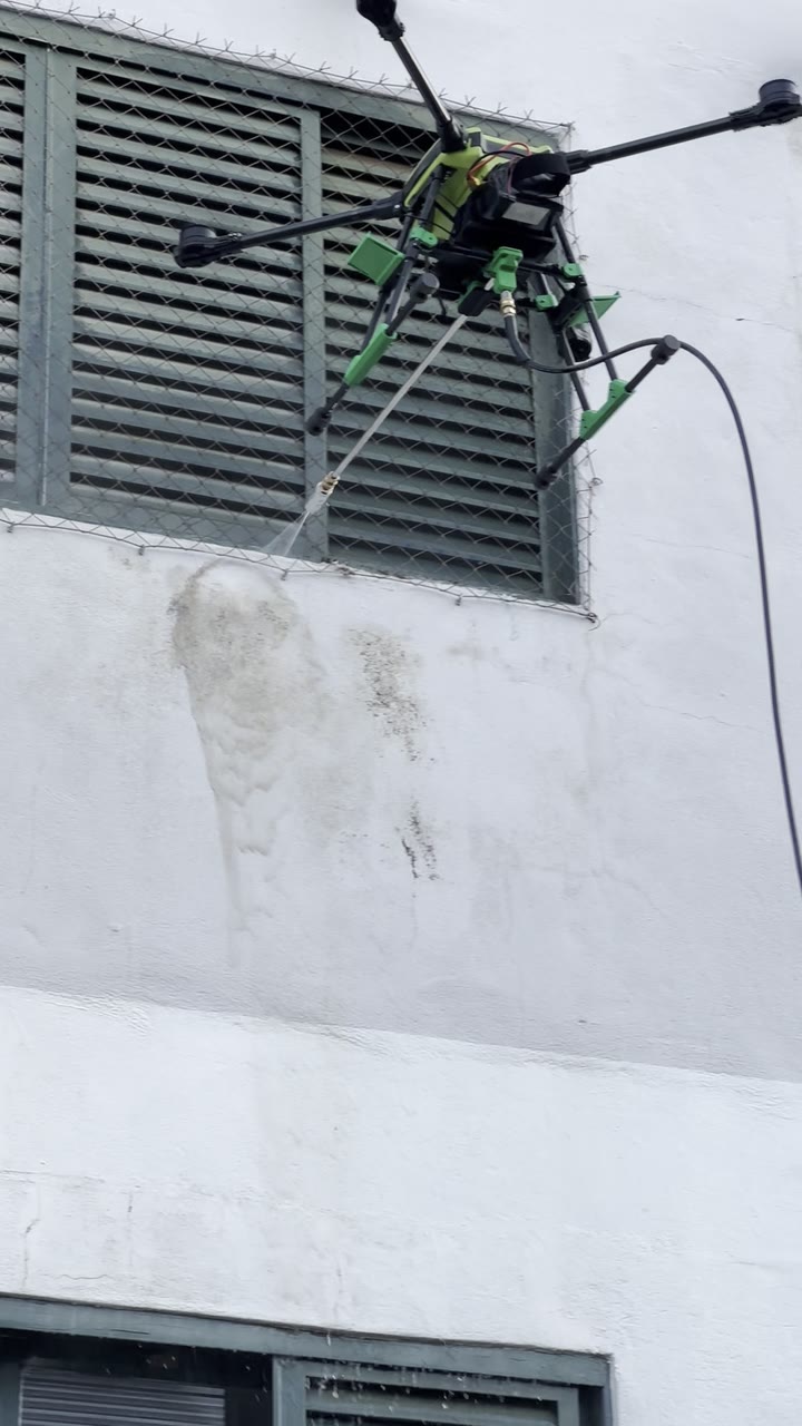 NexClean lavando parede externa
